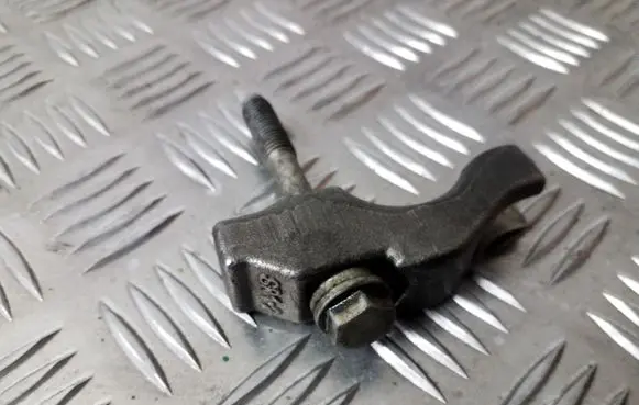 Opel Mokka Fuel Injector clamp holder