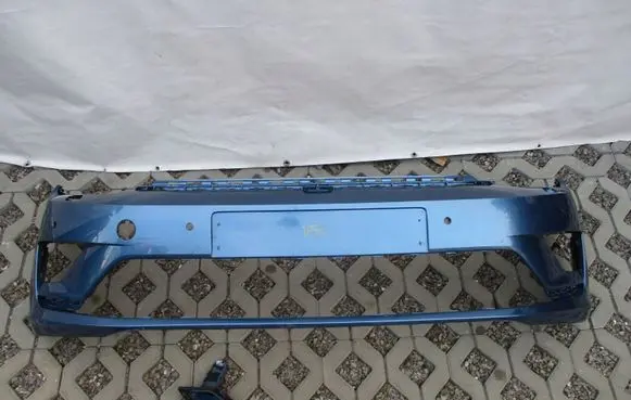 Volkswagen Golf Sportsvan Front bumper