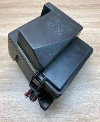 Mazda 323 Fuse module 379E08 339E13