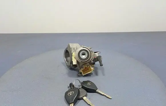 Toyota Corolla E120 E130 Ignition lock 45020424