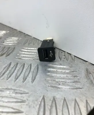 BMW 5 F10 F11 USB socket connector 9167196