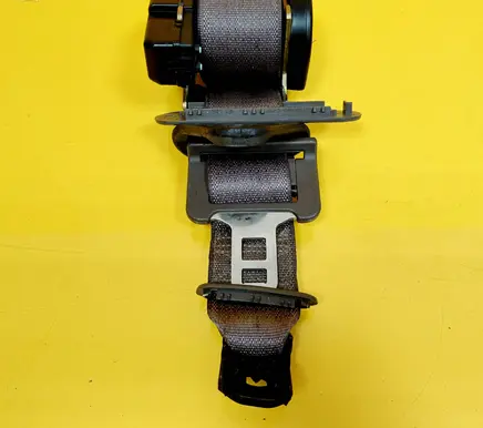 Rear seatbelt