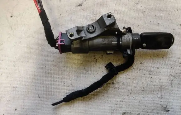 Volkswagen Transporter - Caravelle T5 Ignition lock 4B0905851B