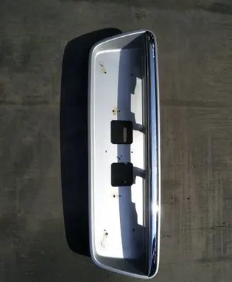 Trunk door license plate light bar