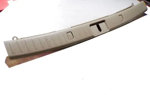 Trunk/boot sill cover protection