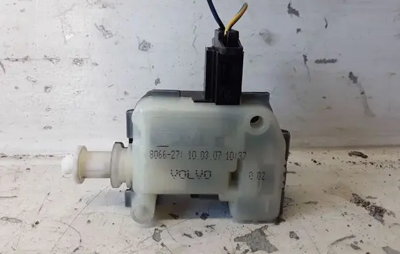 Fuel tank cap lock