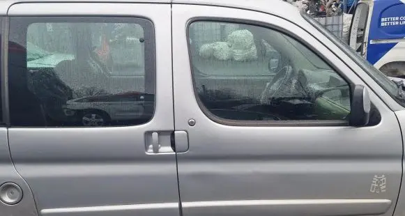 Peugeot Partner Front door