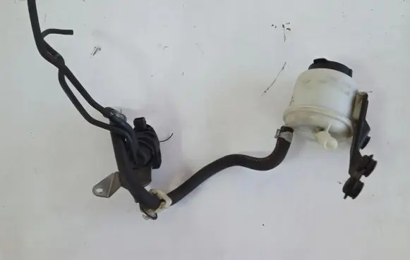 Infiniti Q70 Y51 Power steering fluid tank/reservoir