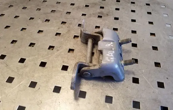 Nissan Qashqai Rear door upper hinge