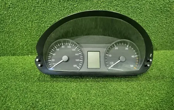 Speedometer (instrument cluster)