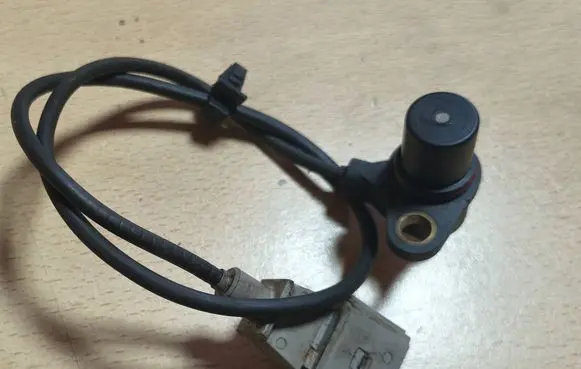 Volkswagen Phaeton Crankshaft position sensor 0261210