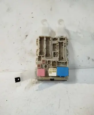 Toyota Verso-S Fuse module 827300F320 434214108