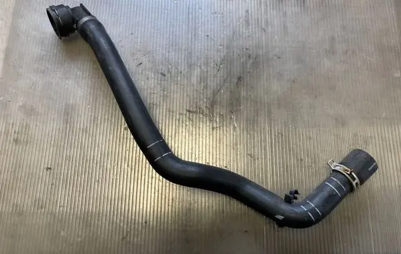 Engine coolant pipe/hose