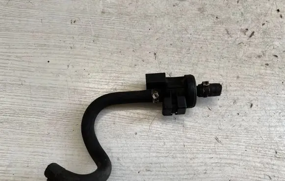 Audi A4 S4 B7 8E 8H Vacuum valve 06E906517A