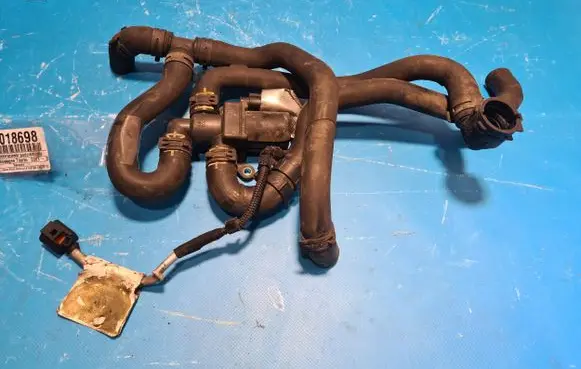 Volkswagen Touran I Valve vacuum 1T0820036A