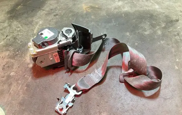 Volvo XC90 Front seatbelt 31675238 23112017 637752600