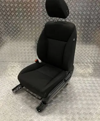 Honda HR-V Front driver seat DG15288