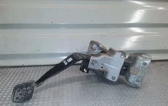 Nissan X-Trail T30 Clutch pedal 