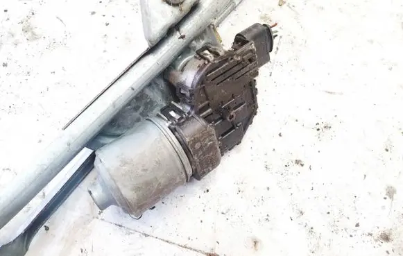Skoda Superb B5 (3U) Wiper motor 0390241530 3b2955119b
