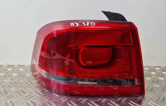 Volkswagen PASSAT B7 Rear/tail lights 3AE945095F