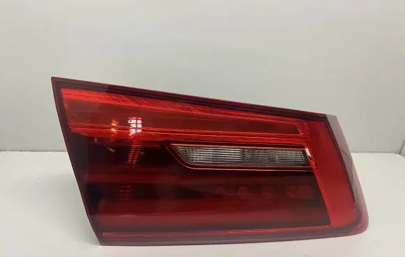 Tailgate rear/tail lights