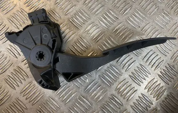 Opel Insignia A Accelerator throttle pedal 13237352 6PV00976500 16112013