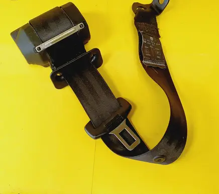 Rear seatbelt