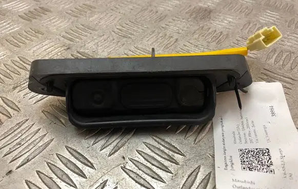 Mitsubishi Outlander Tailgate opening switch 