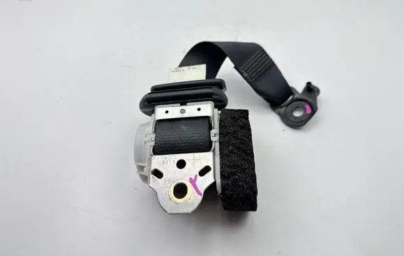 Toyota Yaris Rear seatbelt H073901 R1400 3517