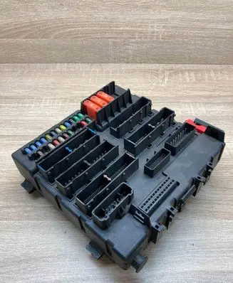 Opel Vectra C Fuse module 13189921 519064505