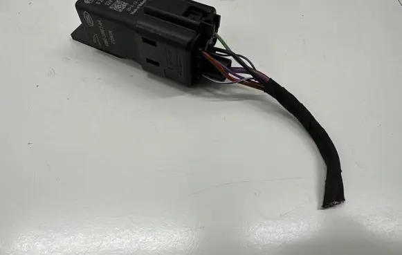 Land Rover Discovery 5 Glow plug pre-heat relay KX63189E2AA 0281003183