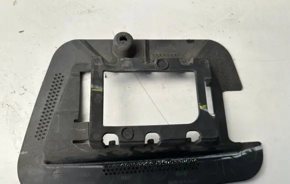 Chrysler Pacifica Bumper support mounting bracket corner 68229212AC