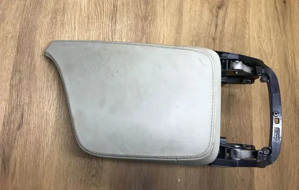 Volvo XC90 Armrest 32260985