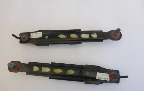 Hyundai i20 (PB PBT) Seat belt adjustment rail 