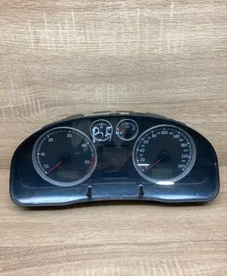 Volkswagen PASSAT B5.5 Speedometer (instrument cluster) 3B0920827A 88311299245