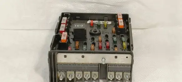 Volkswagen PASSAT B7 Fuse module 3C0937125A