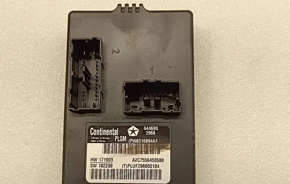 Chrysler Pacifica Tailgate/trunk control unit/module 68316094AF PLLF296800104 A2C7556450500