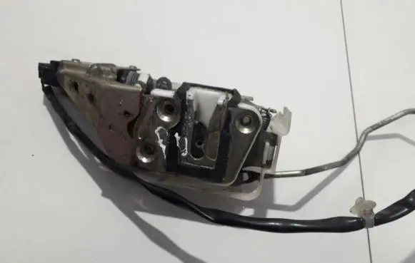 Mazda 323 Front door lock