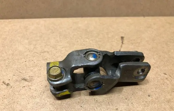 Toyota Avensis T250 Steering column universal joint