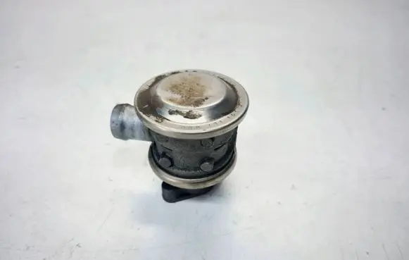 Audi A4 S4 B6 8E 8H EGR thermostat 06B131101JOK