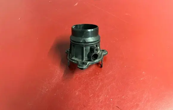 BMW X1 U11 Air intake duct part 8489560 13718489560