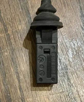 BMW 5 F10 F11 Fuel tank opening switch 8228939