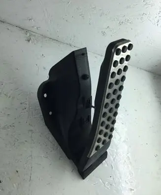 Mercedes-Benz E W212 Accelerator throttle pedal A2053000104 240516 ZGS004Q7