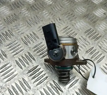 Volkswagen Golf VIII Mechanical fuel pump 05E127027A