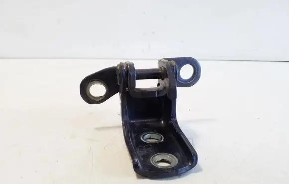 Honda CR-V Rear door lower hinge