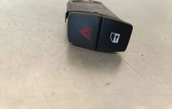BMW 4 F36 Gran coupe Hazard light switch 9231786 6131