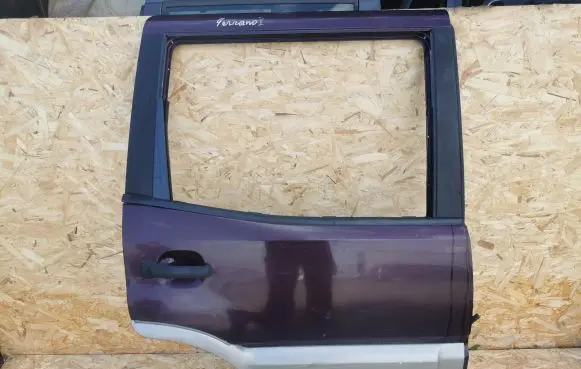 Nissan Terrano Rear door