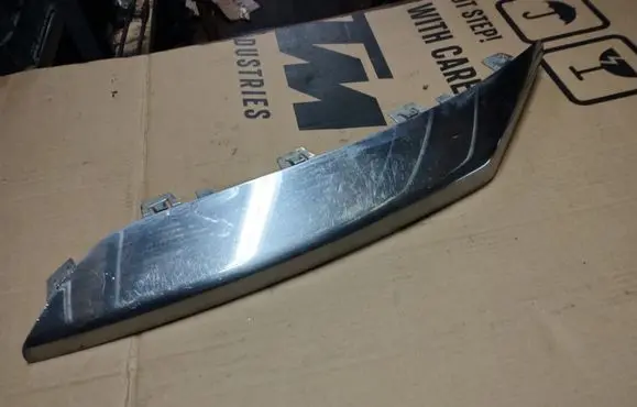 Chrysler Pacifica Front bumper splitter molding 04857779AA