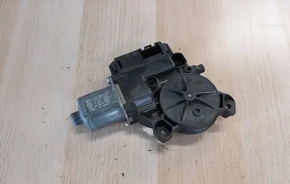 Volkswagen Polo V 6R Front door window regulator motor 6R0959801AD