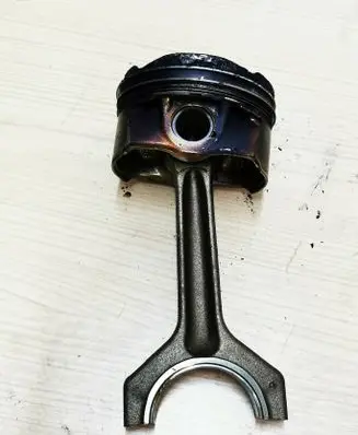 BMW 3 GT F34 Piston with connecting rod 7846593